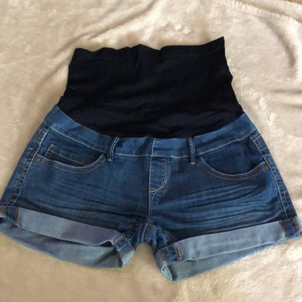 Maternity shorts